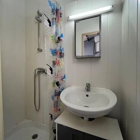 Lejlighed Appt Climatise Avec Terrasse, Parking Prive, - Fr-1-229-896 Gruissan
